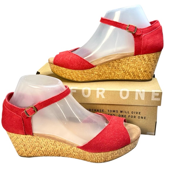 TOMS Red Suede Platform Wedge Sandals Sz 8 Floral Embossed Leather Wrapped Wedge - Picture 1 of 16